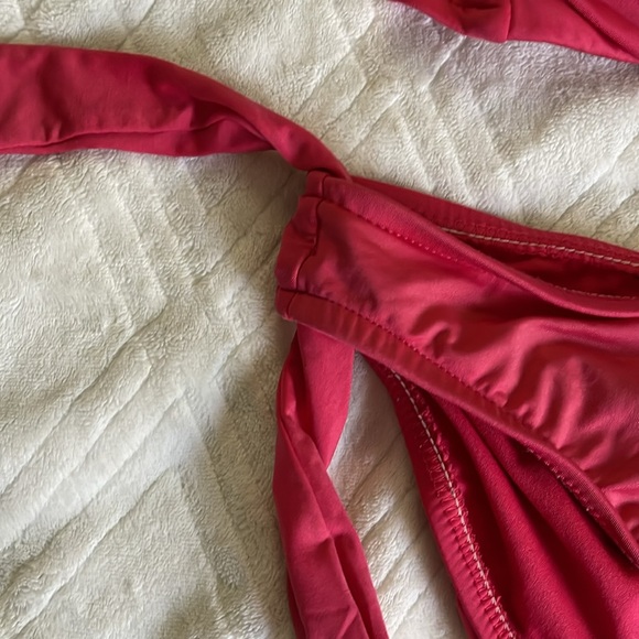 Bikini - Picture 3 of 6